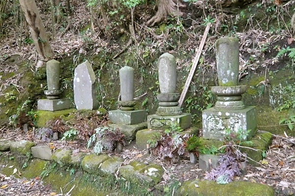 （11）歴代住職の墓