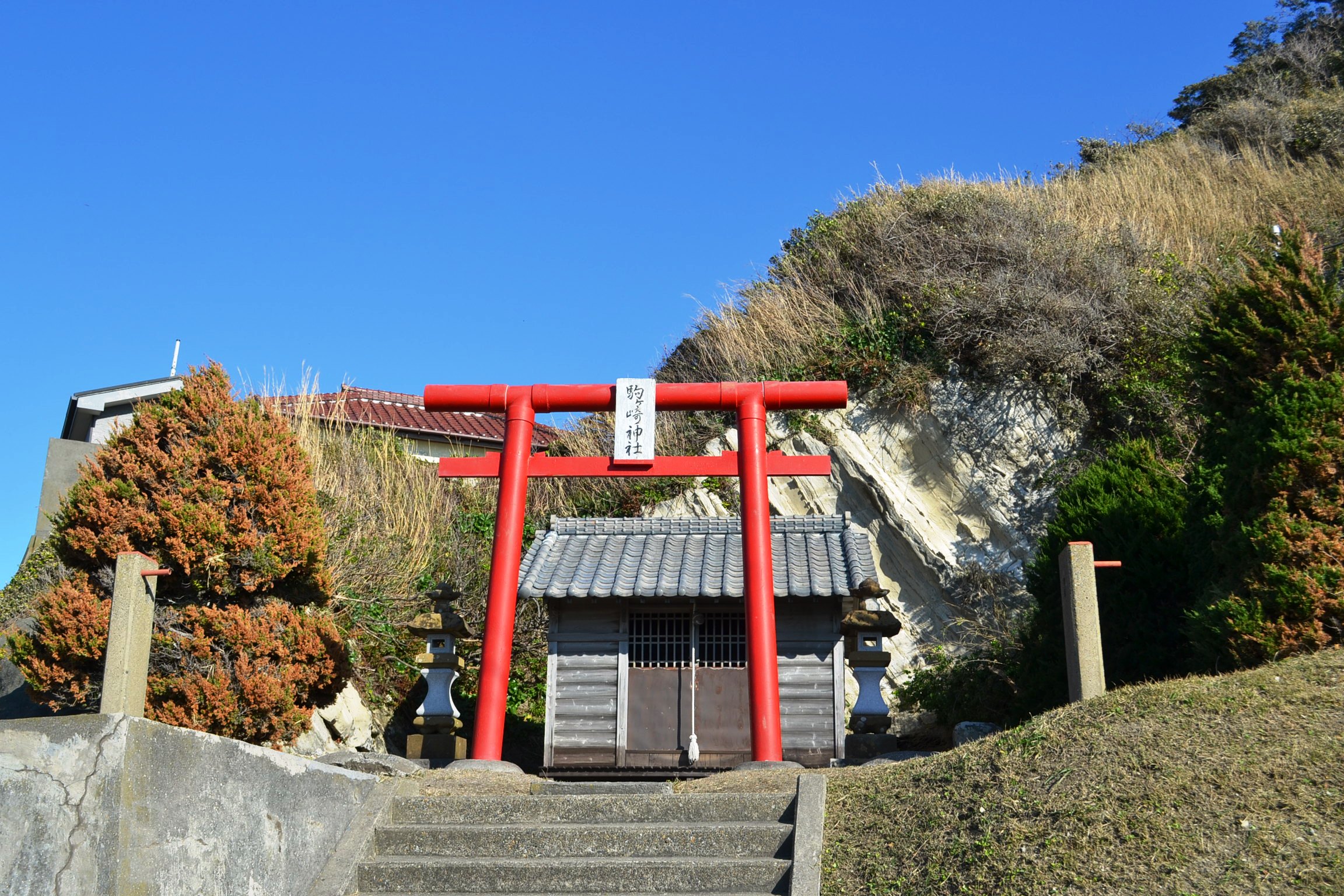 （2）駒ケ崎神社＜布良字向、男神山の麓＞