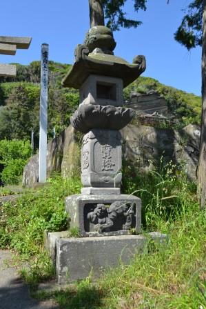 （2）諏訪神社（船形）の石灯籠